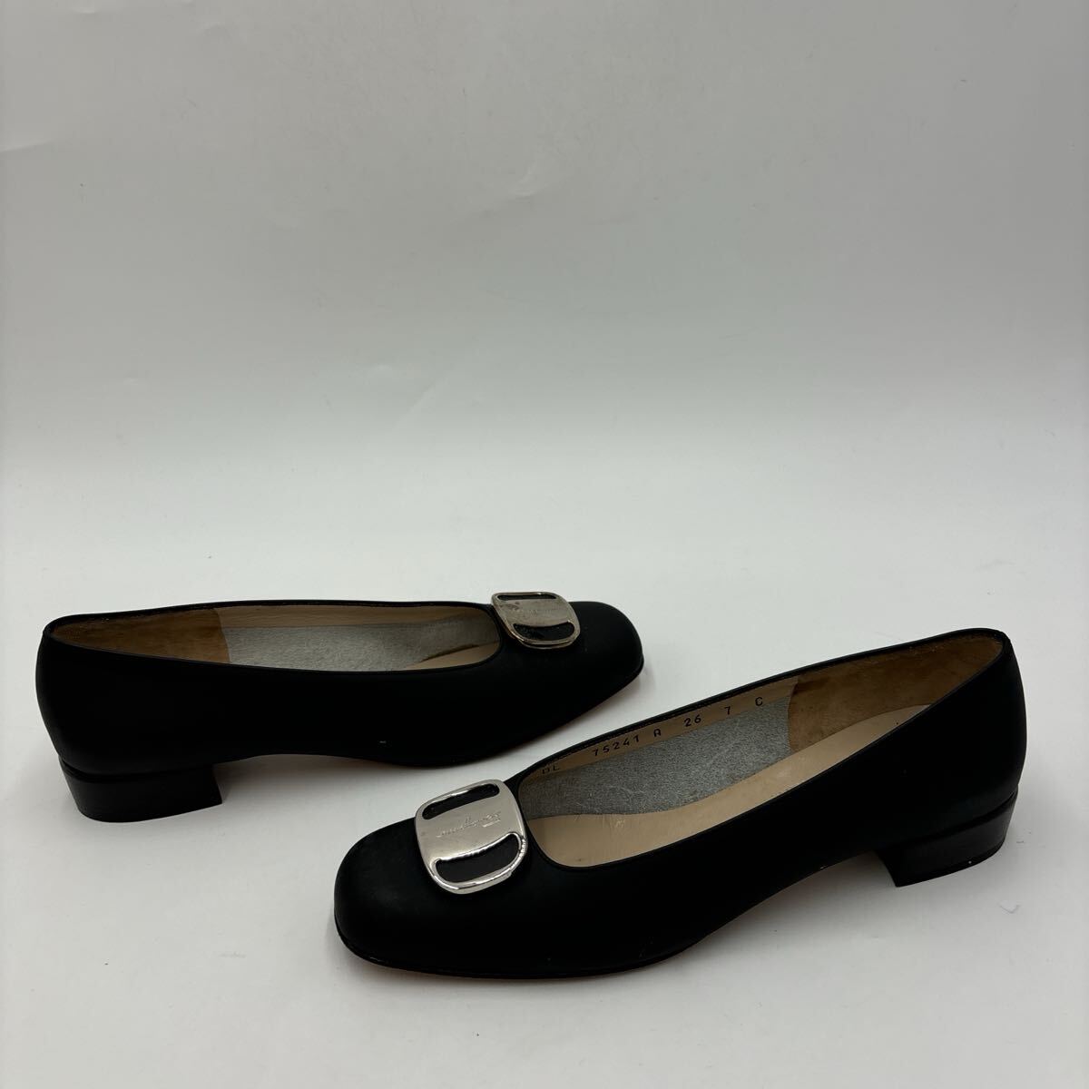 ＊ 箱付き イタリア制 '高級婦人靴' Salvatore Ferragamo サルヴァトーレフェラガモ 本革 ヴァラ ヒール / パンプス 7C 24cm レディース