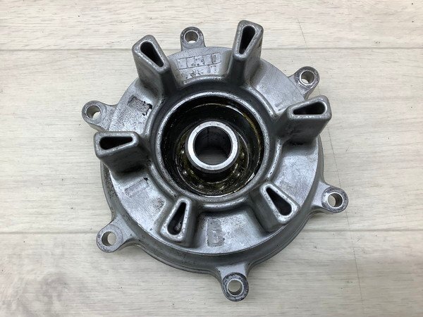 ZB5715 RGV250ガンマ-2/ γ リアホイールハブ/ ホイールハブ/ ハブ VJ22A-1019