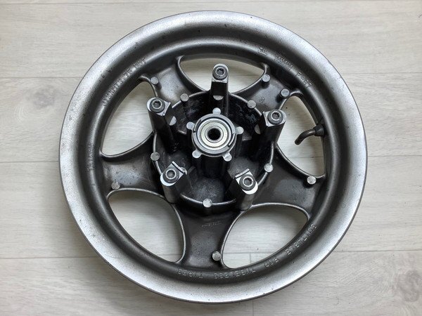 HZ2712 マジェスティ125/ MAJESTY125 フロントホイール インチ12インチサイズ12×2.75 LPRSE27106A-1113