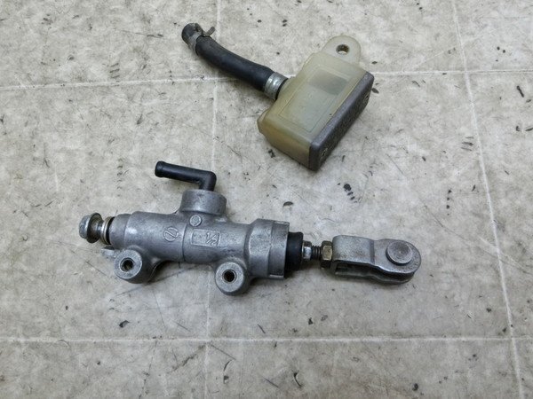 HX7833 KDX125SR リアマスターシリンダー/ ブレーキオイルカップ? ホース DX125A-0173