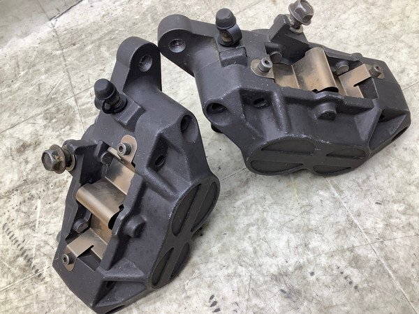 ZB4697 GSX-R400-2/ GSXR400-2 フロントブレーキキャリパー左右 トキコ/TOKIKO4ポット対向キャリパー GK73A-1018