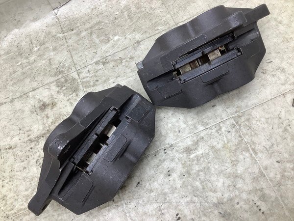 ZB4697 GSX-R400-2/ GSXR400-2 フロントブレーキキャリパー左右 トキコ/TOKIKO4ポット対向キャリパー GK73A-1018