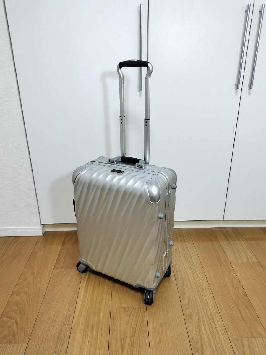  исключительный! tumi 19 DEGREE ALUMINUM Carry on 