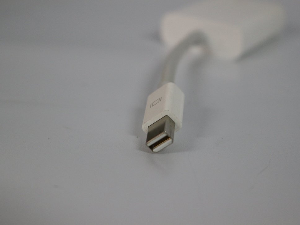 中古品 Apple 変換アダプタ MiniDisplayport- Dsub15pin VGA出力アダプタ A1307