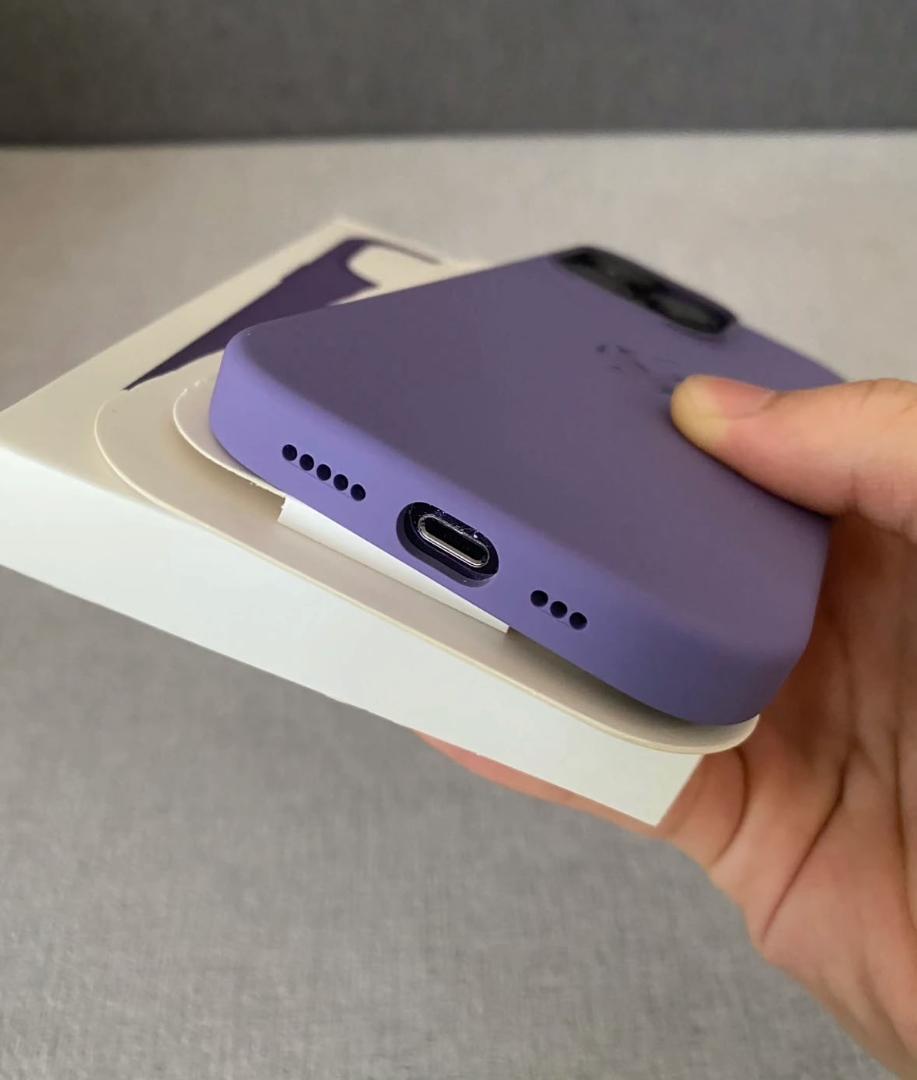 【新品】純正互換品iPhone 14 　シリコンケース　アイリス