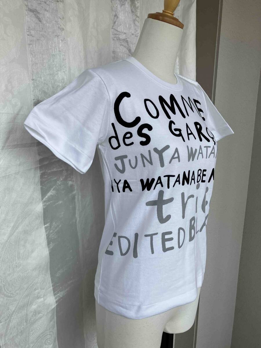 イ２ COMME des GARCONS コムデギャルソン 白地に黒英字ロゴ Tシャツ 未使用 サイズS