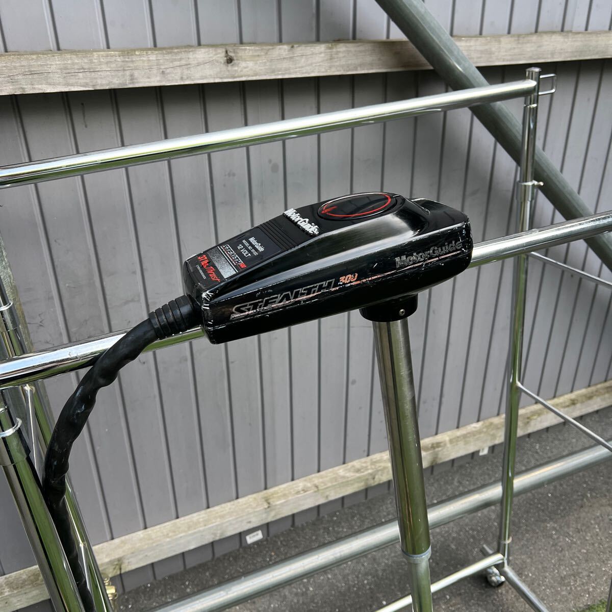 H1624 直接取引可能　MotorGuide NO.SF300　12VOLT　STEALTH300 37lbs Thrust 電動船外機　船外機　_画像3