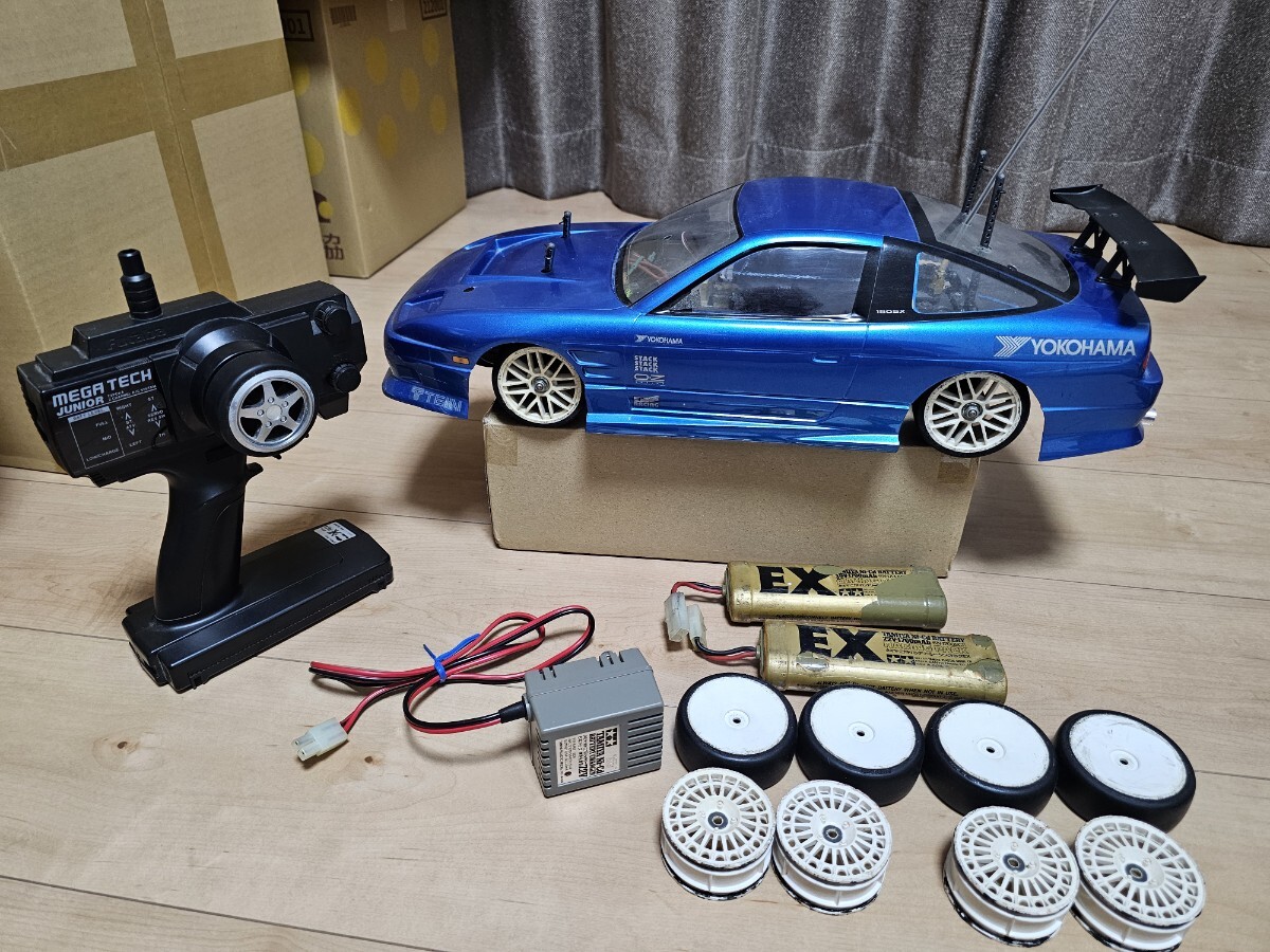 タミヤラジコン、180SX中古正常に走行確認済フルセット。オンロード4駆 タミヤラジコン、180SX、中古フルセットです。走行確認して出品