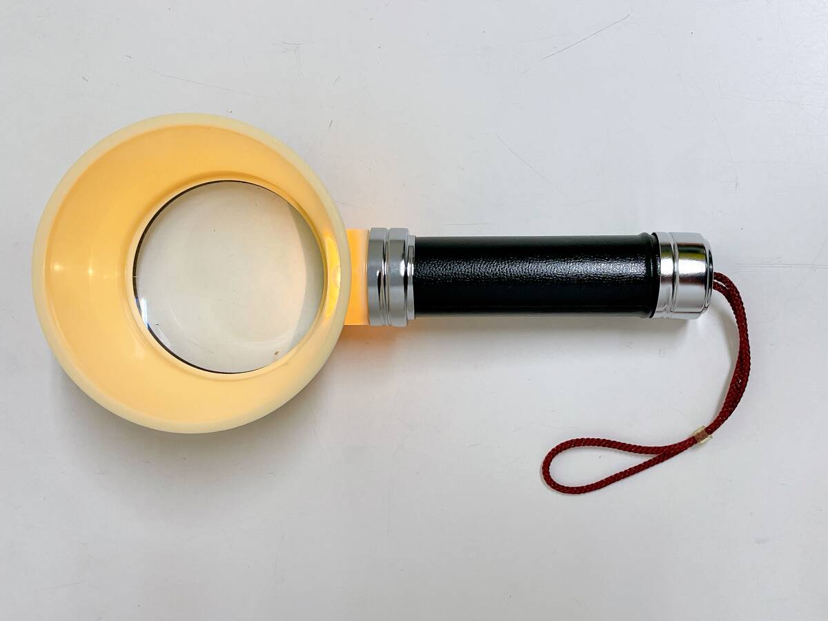 【FLASH LOUPE フラッシュルーペ M-320 ライト付き拡大鏡】レトロ/便利/新聞などに便利☆/A76-268