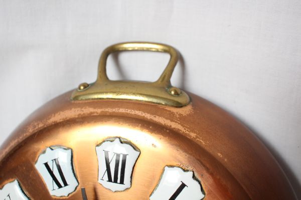 フランス ヴィンテージ VEDETTE 古い銅制の壁掛け時(shí)計(jì) お鍋の形 電池式 実働 美品