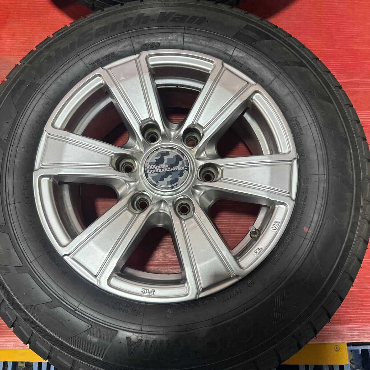 195/80R15 107/105Q LT YOKOHAMA BluEarth-VAN 2025年國産　ほぼ新品　アルミホイール付　15x6J 139.7-6穴　+33 ハイエース用　4本