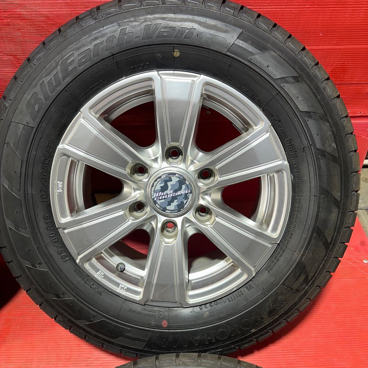 195/80R15 107/105Q LT YOKOHAMA BluEarth-VAN 2025年國産　ほぼ新品　アルミホイール付　15x6J 139.7-6穴　+33 ハイエース用　4本