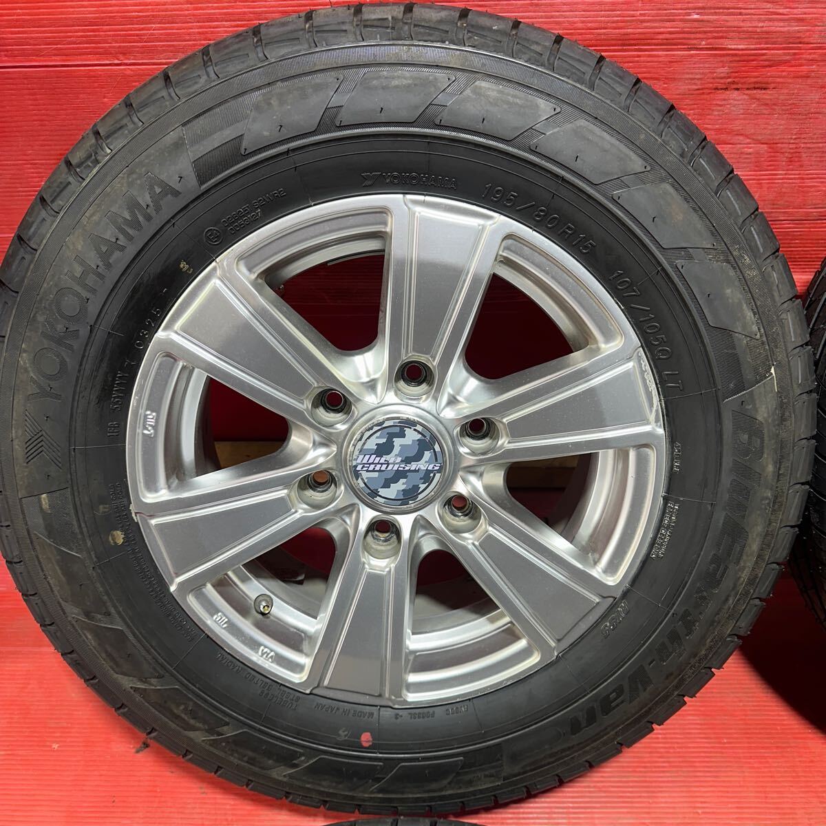 195/80R15 107/105Q LT YOKOHAMA BluEarth-VAN 2025年國産　ほぼ新品　アルミホイール付　15x6J 139.7-6穴　+33 ハイエース用　4本