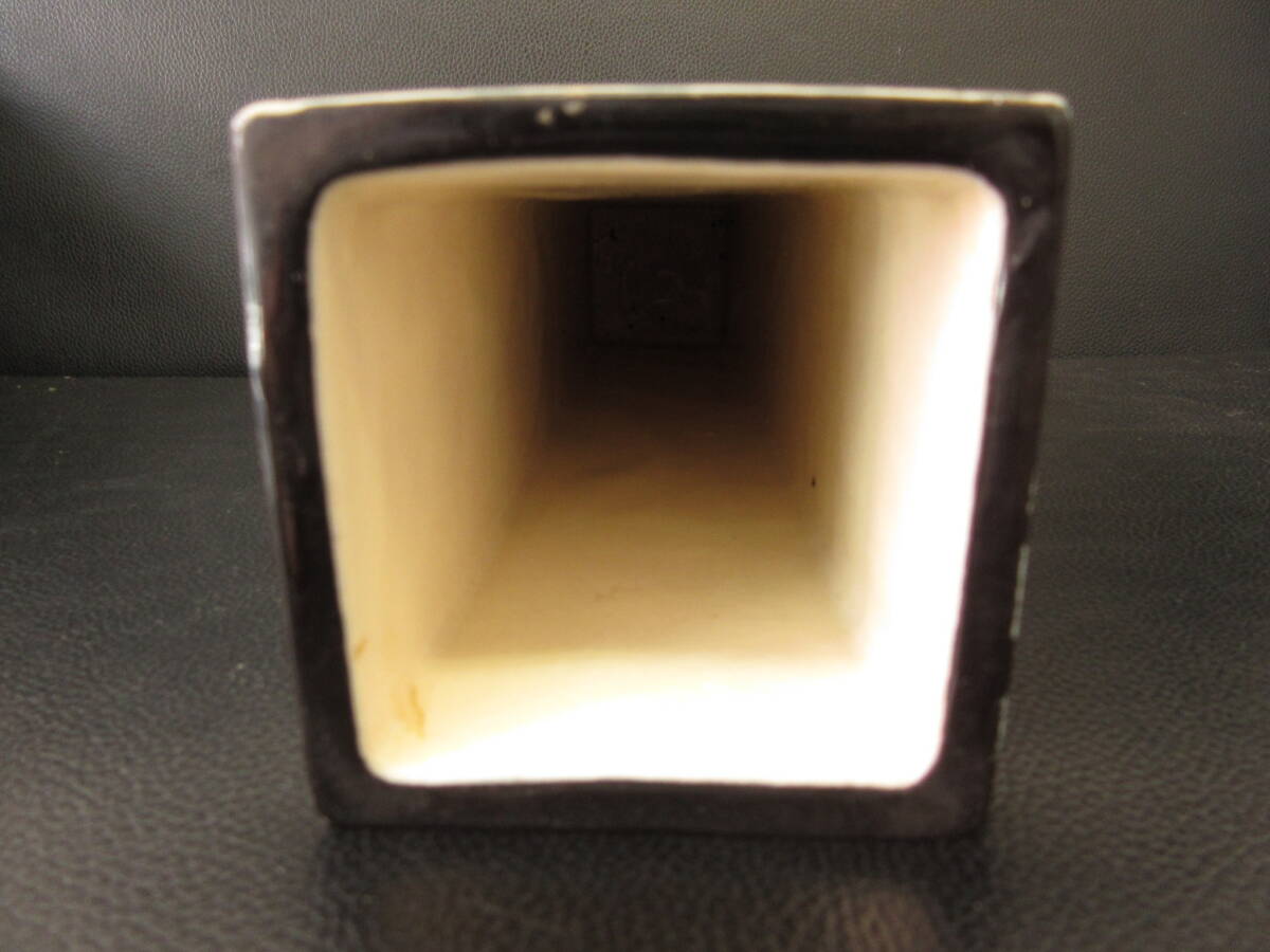 《花器》陶器製 「陶泉作 四角柱 縦じま 花瓶・一輪挿し」 高さ：約30.5cm・口：約7cm×7cm・重量：約1240g インテリア・小物雑貨・置物の画像4