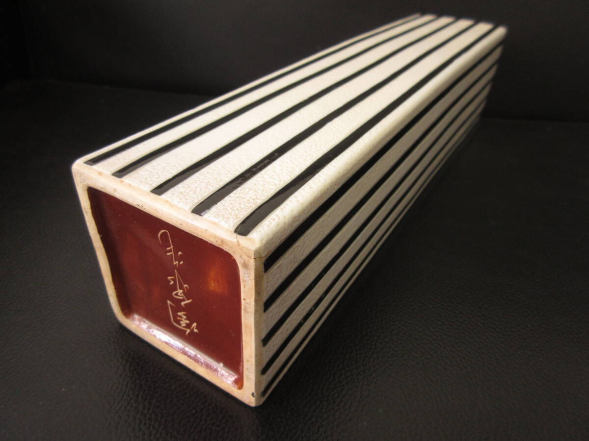 《花器》陶器製 「陶泉作 四角柱 縦じま 花瓶・一輪挿し」 高さ：約30.5cm・口：約7cm×7cm・重量：約1240g インテリア・小物雑貨・置物の画像9