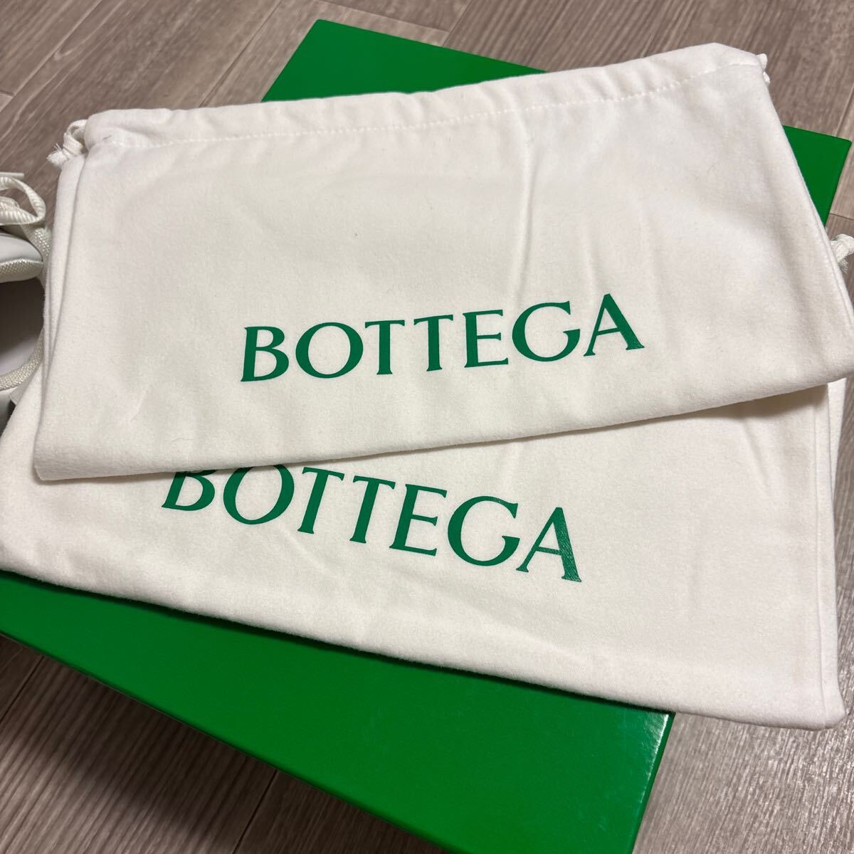 HA1290 未著用 BOTTEGA VENETA スニーカー LOW size42 SNEAKER レザー TENNIS CALF LEATHER OPTIC WHITE-PARAKEET レースアップ