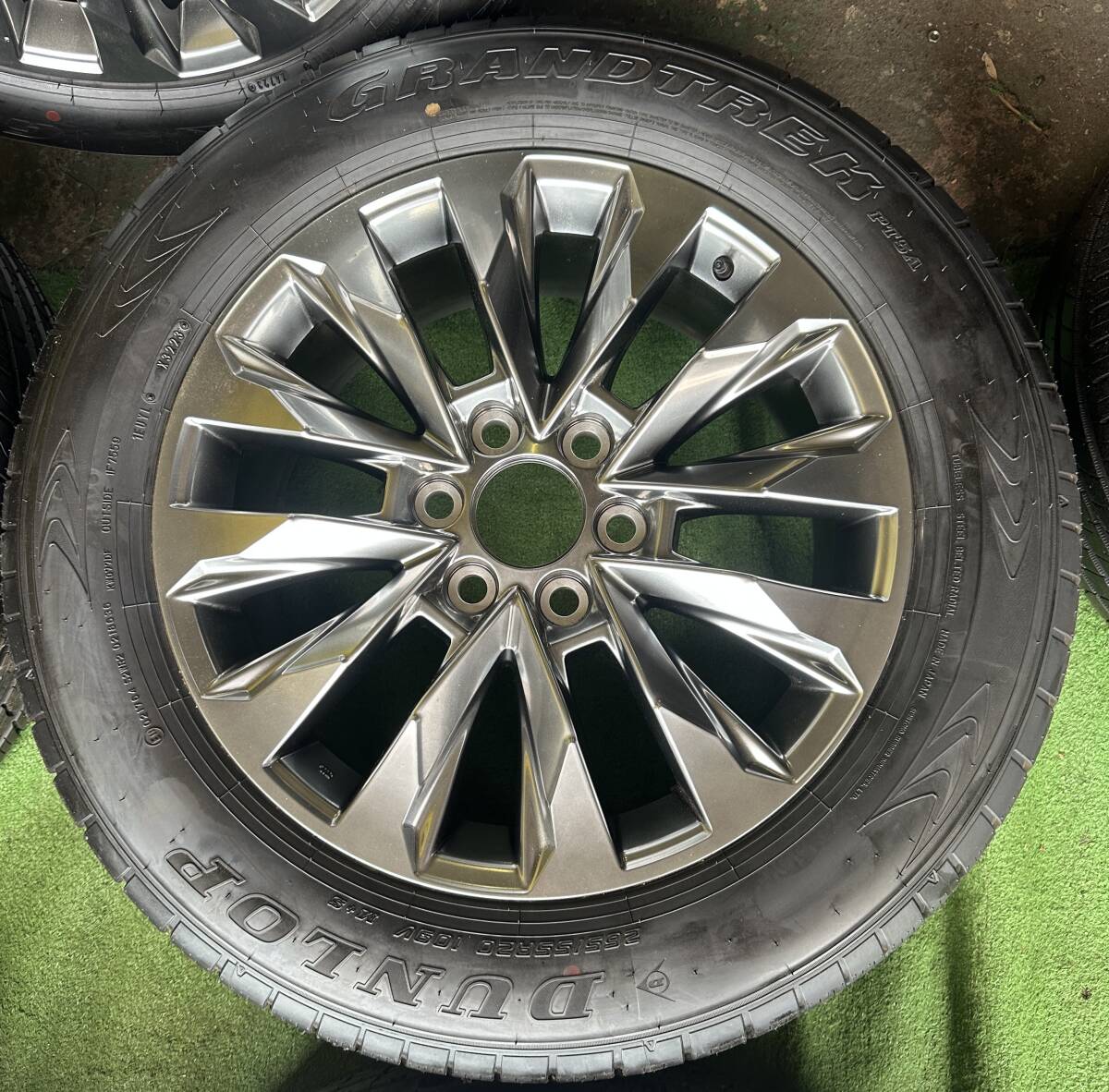 新車外し トヨタ 300系 ランドクルーザー ZX 純正 20インチ アルミホイール DUNLOP GRANDTREK PT5A 265/55R20 5本
