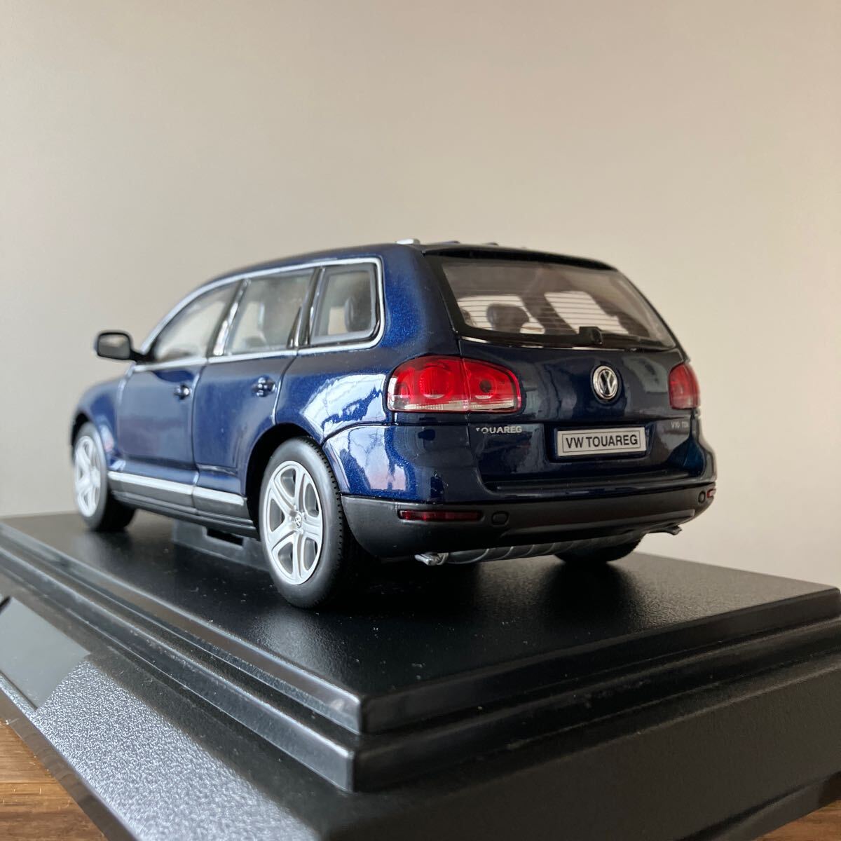  прекрасный товар /VOLKSWAGEN DESIGN/ Touareg /TOUAREG/1:24 шкала / литье под давлением миникар / темно-синий / дилер ограничение / не продается?/ Volkswagen фирма 