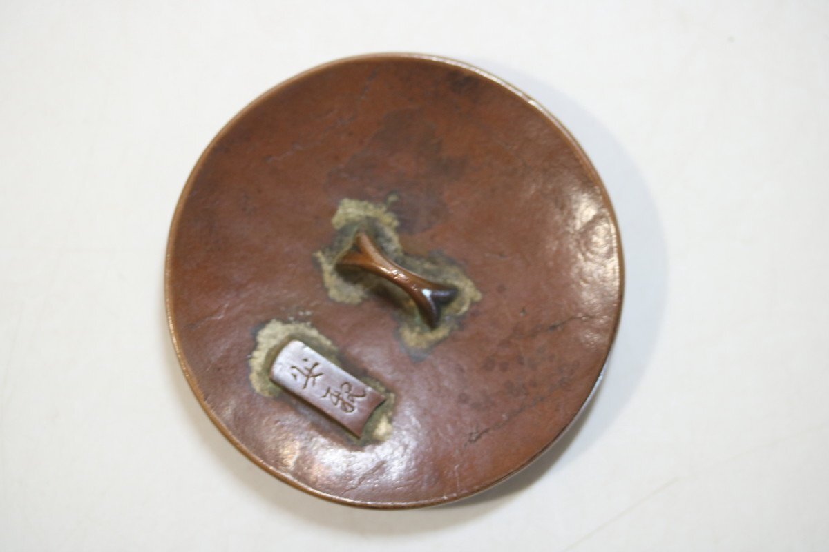 T105 земля магазин дешево родители крышка netsuke . map .. предмет античный старый инструмент дешево родители 46g медь netsuke . внутри золотой . золотой ../54101