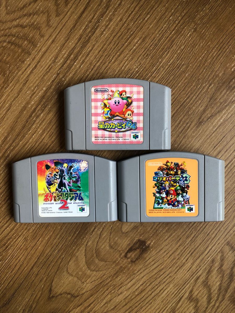 NINTENDO 64 - ピカチュウニンテンドウ64とコントローラー2、星のカービィ64、マリオパーティ3 NINTENDO 64 - ピカチュウニンテンドウ64とコントローラー2、星
