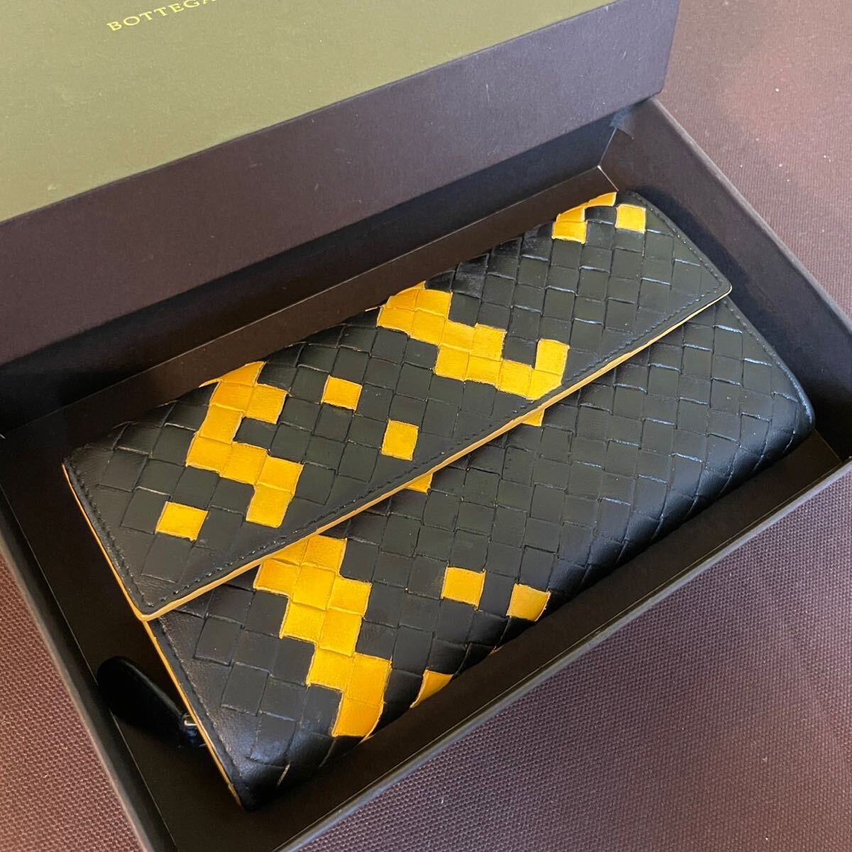 一円　美品　 BOTTEGA VENETA ボッテガヴェネタ　 イントレチャート　二つ折り　ツーカラー　バイカラー　