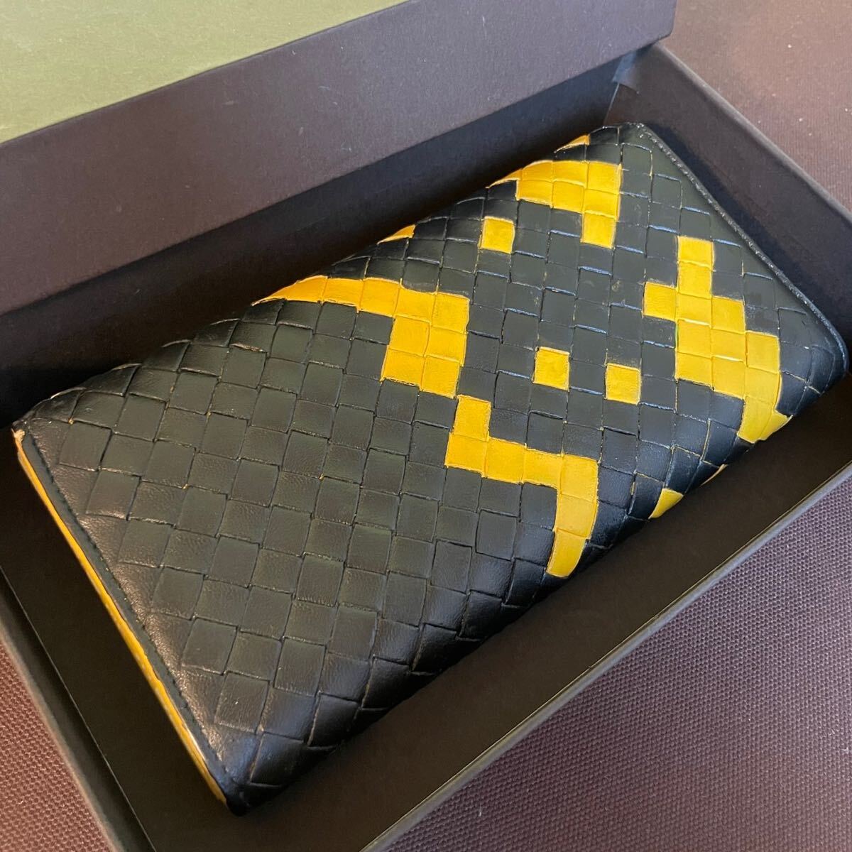 一円　美品　 BOTTEGA VENETA ボッテガヴェネタ　 イントレチャート　二つ折り　ツーカラー　バイカラー　