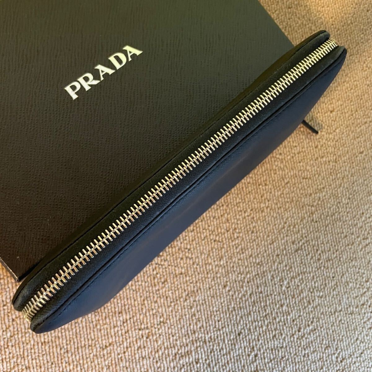 1円　美品　 PRADA プラダ　 ラウンドファスナー　 長財(cái)布　 サフィアーノ　 ウォレット　 大容量　財(cái)布　ブラック　付屬品有り