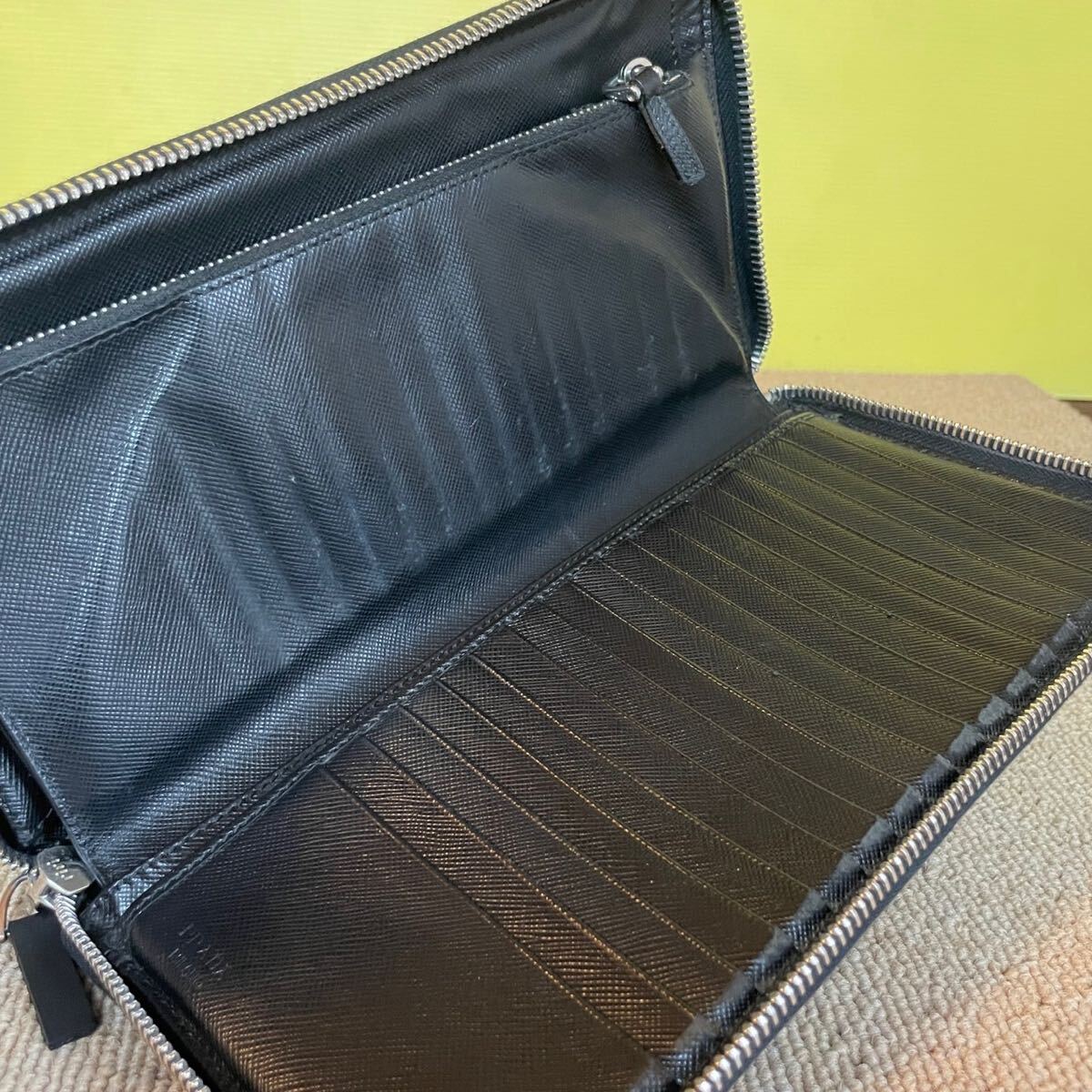1円　美品　 PRADA プラダ　 ラウンドファスナー　 長財(cái)布　 サフィアーノ　 ウォレット　 大容量　財(cái)布　ブラック　付屬品有り