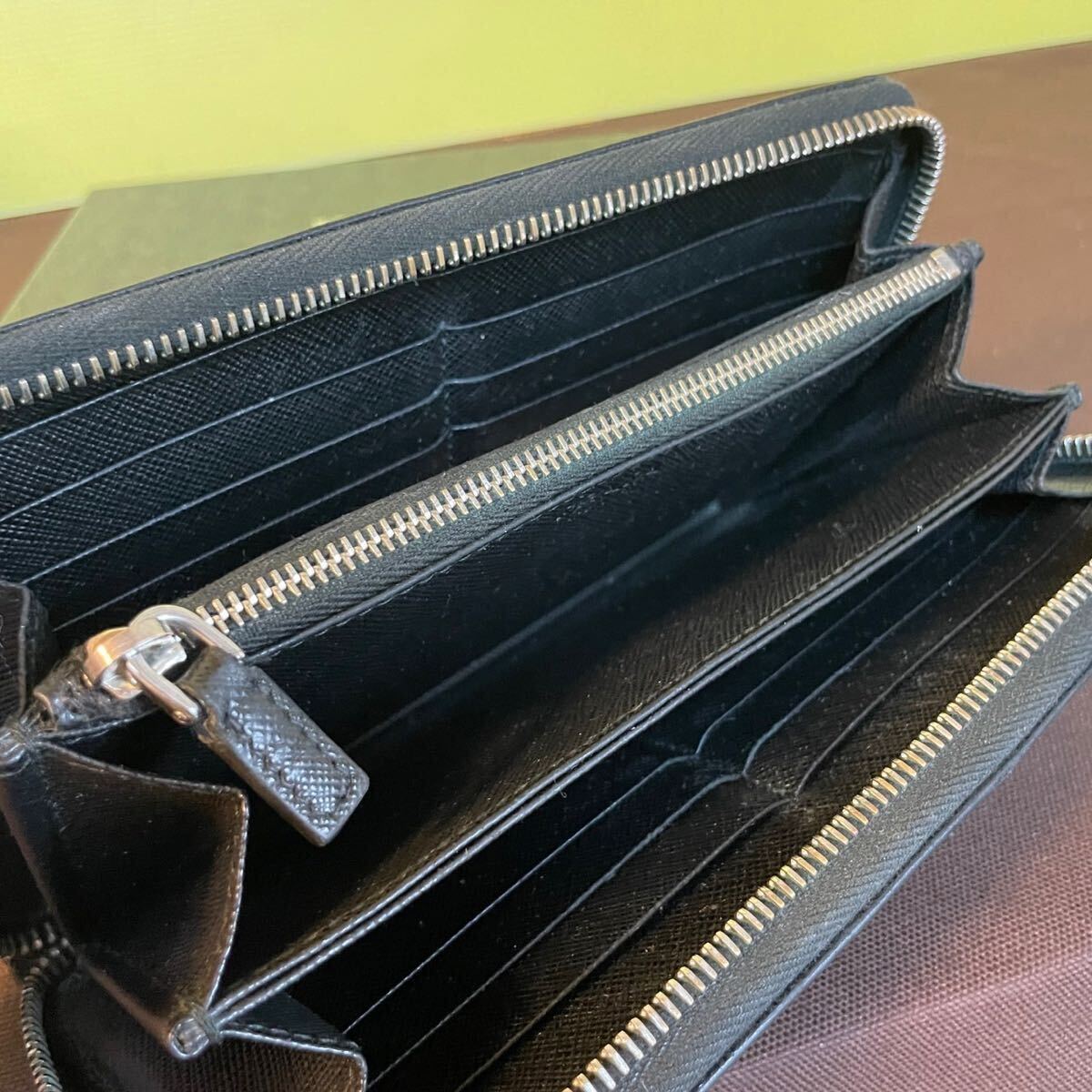 1円　美品　 PRADA プラダ　 ラウンドファスナー　 長(zhǎng)財(cái)布　 サフィアーノ　 ウォレット　 サフィアーノレザー　 財(cái)布　ブラック