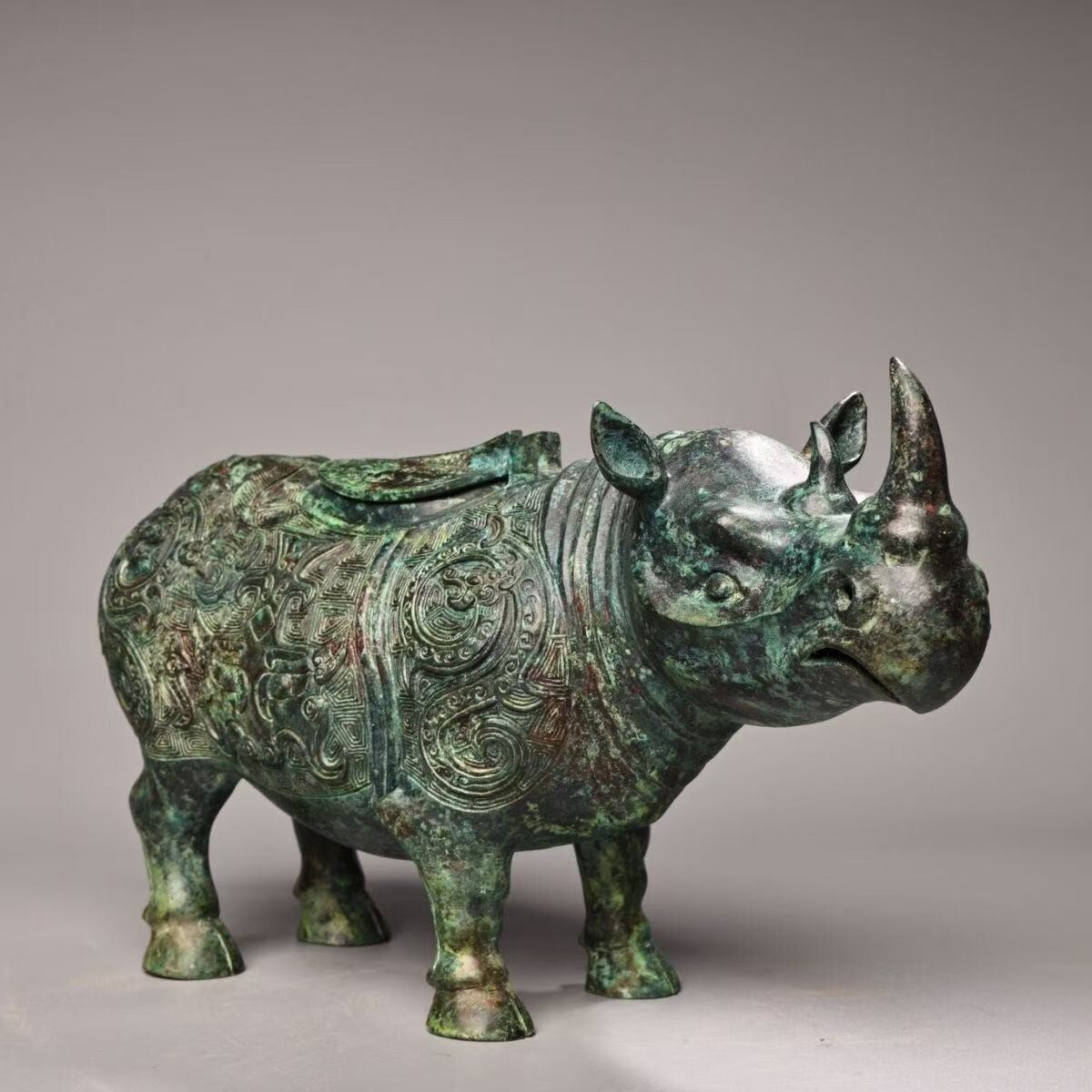 c2旧家収蔵 中国古玩 青銅器 犀牛尊 重さ2400グラム高さ19㎝幅35
