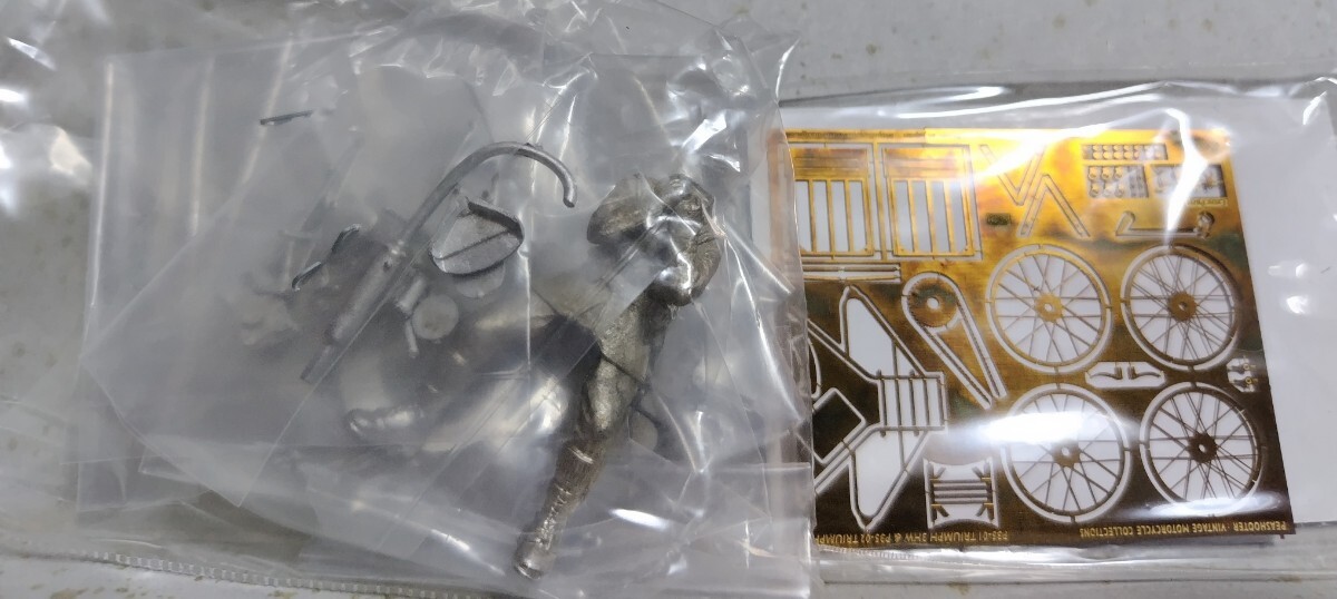 swashu дизайн 1/35 TRIUMPH 3HW with Figure
