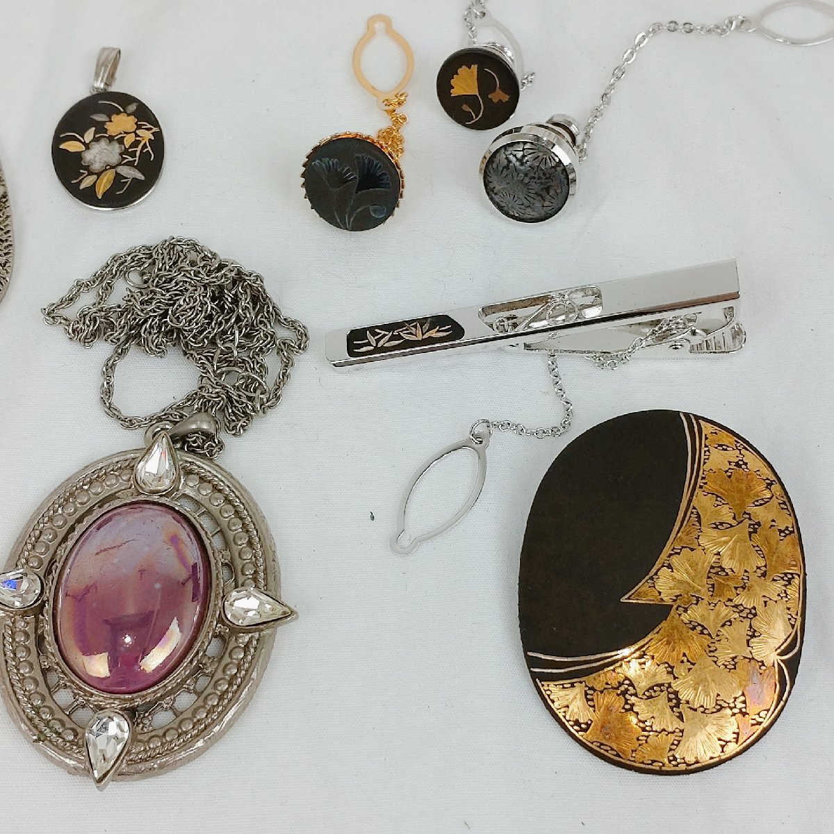  аксессуары продажа комплектом NINA RICH/GIVENCHY/Courreges/YSL/Swarovski/Burberry др. колье / серьги / булавка для галстука / запонки / брошь 