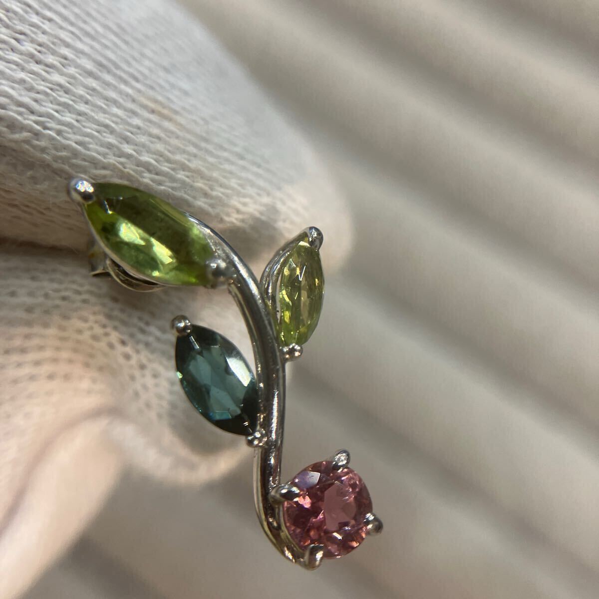 20021080 Pt900/K18WG ペリドット トルマリン　ピアス