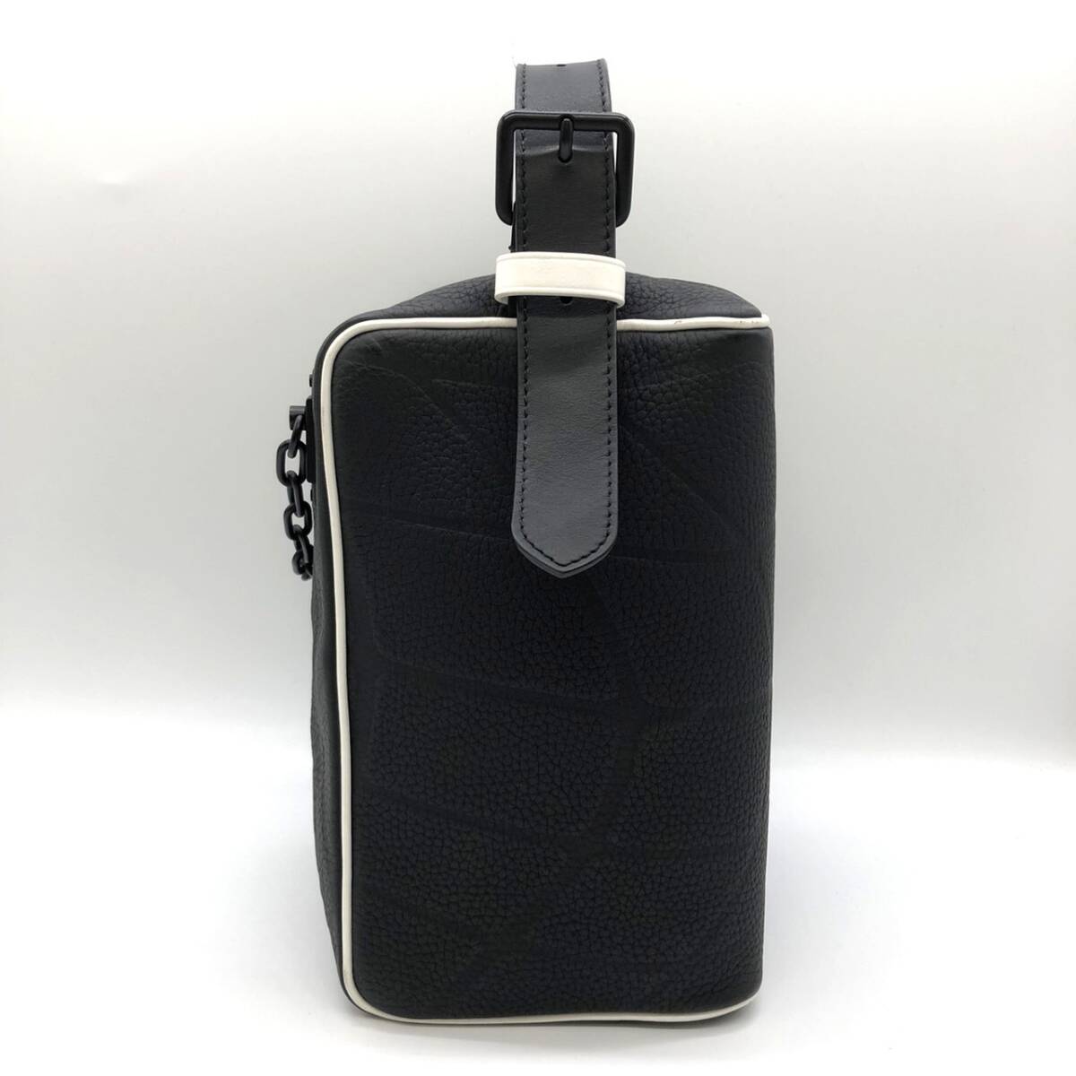 LOUIS VUITTONルイ・ヴィトンM81849クローク・ドップキット2022FIFAワールドカップ限定セカンドバッグレザーブラック_画像5