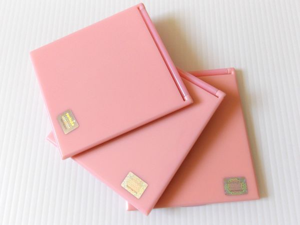 臺(tái)灣限定　即決?　正規(guī)品!!　カナヘイの小動(dòng)物　ピスケ＆うさぎ　攜帯鏡　攜帯ミラー　ミニ鏡　ミラー　どれでも1個(gè)　?