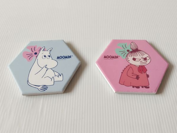 限定品!!　臺灣　康是美　COSMED　即決?　正規(guī)品!!　MOOMIN　ムーミン　＆　リトルミイ　珪藻土 コースター　2個セット　?