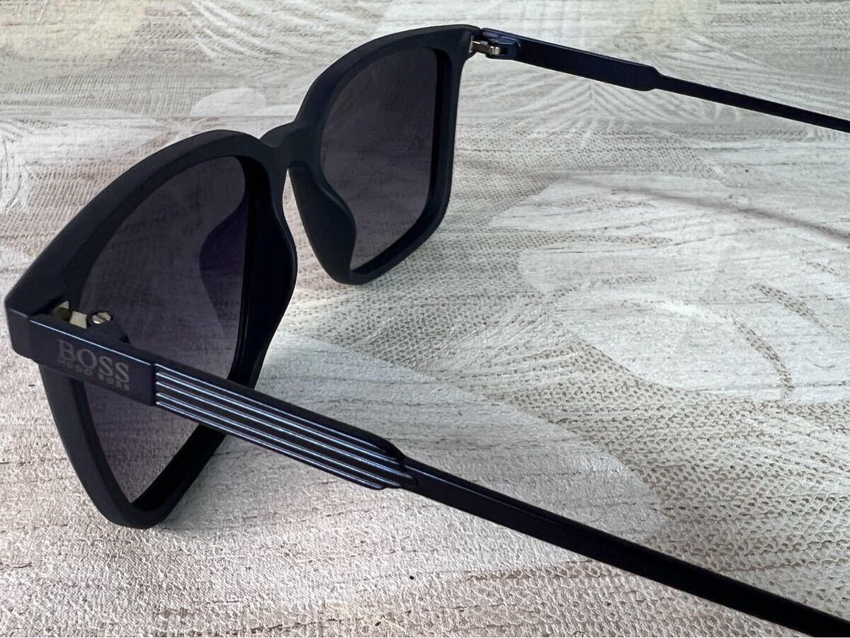 HUGOBOSS ヒューゴボス　サングラス　ケース付き　ブラック　パープル　未使用