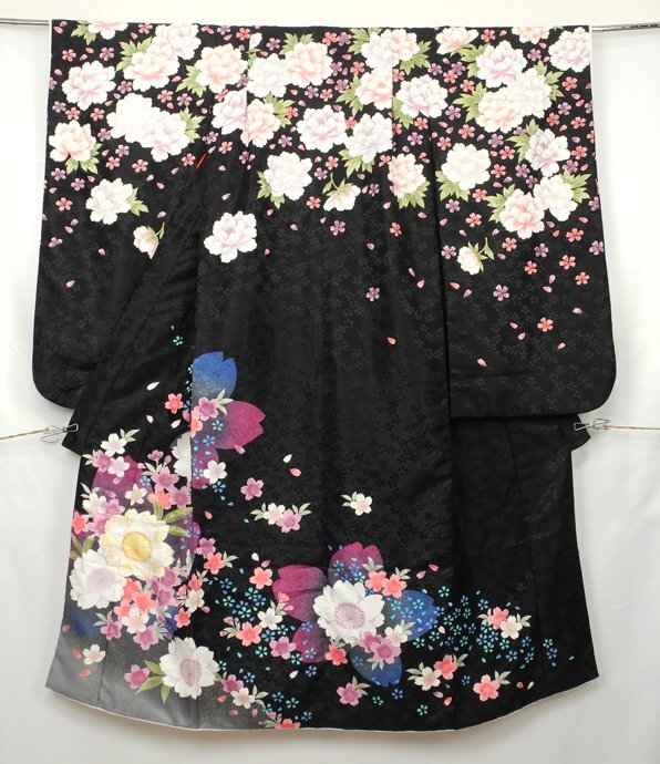 sin 大特価！七五三やお祝い著 四つ身 ７歳 女の子 振袖 著物 黒色系 キルト?手蕓素材生地やリメイクにも！4520【中古】