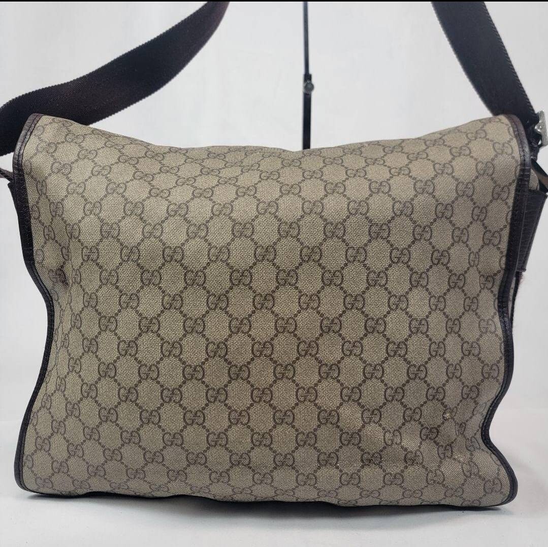 1スタ!! GUCCI グッチ メッセンジャーバッグ ショルダー トート ハンド A4可 フラップ式 GG柄 GGスプリーム PVC レザー ブラウン 茶 メンズ