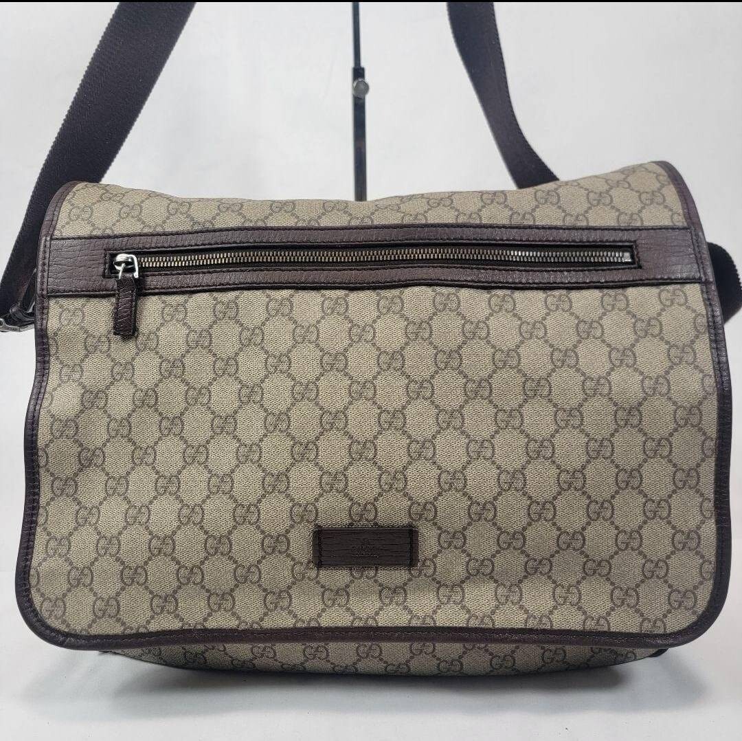 1スタ!! GUCCI グッチ メッセンジャーバッグ ショルダー トート ハンド A4可 フラップ式 GG柄 GGスプリーム PVC レザー ブラウン 茶 メンズ