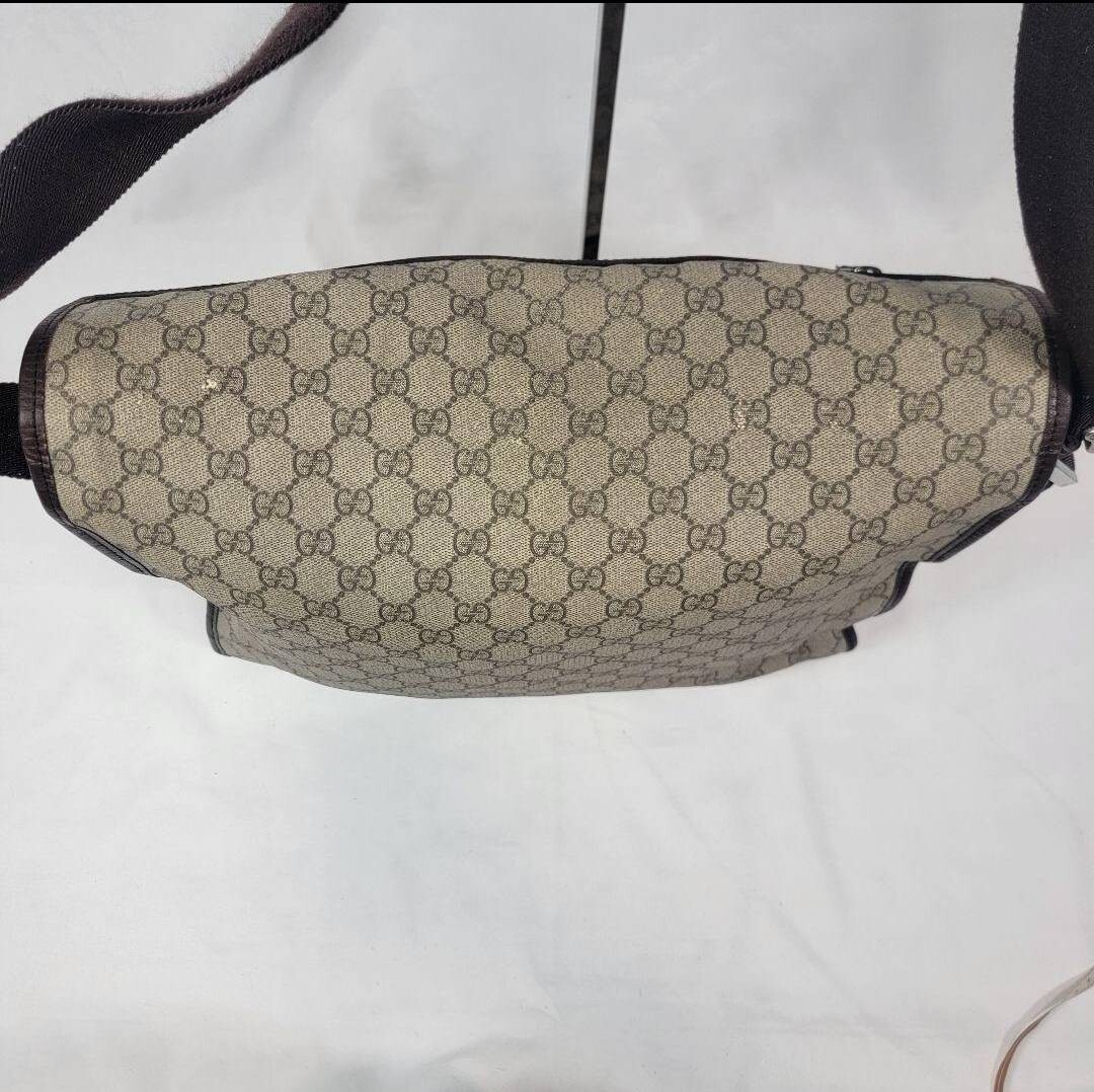 1スタ!! GUCCI グッチ メッセンジャーバッグ ショルダー トート ハンド A4可 フラップ式 GG柄 GGスプリーム PVC レザー ブラウン 茶 メンズ