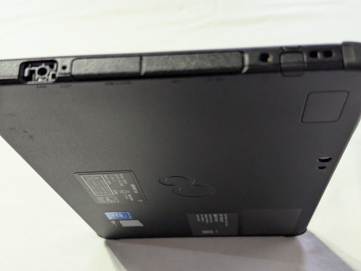 Fujitsu ARROWS Tab Q5010/DEG Celeron SSD 128GB /Windows11