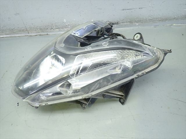 β250520-4 ヤマハ トリシティ125 SE82J (H27年式) 始動動畫有 純正 ヘッドライト レンズ 破損有り！