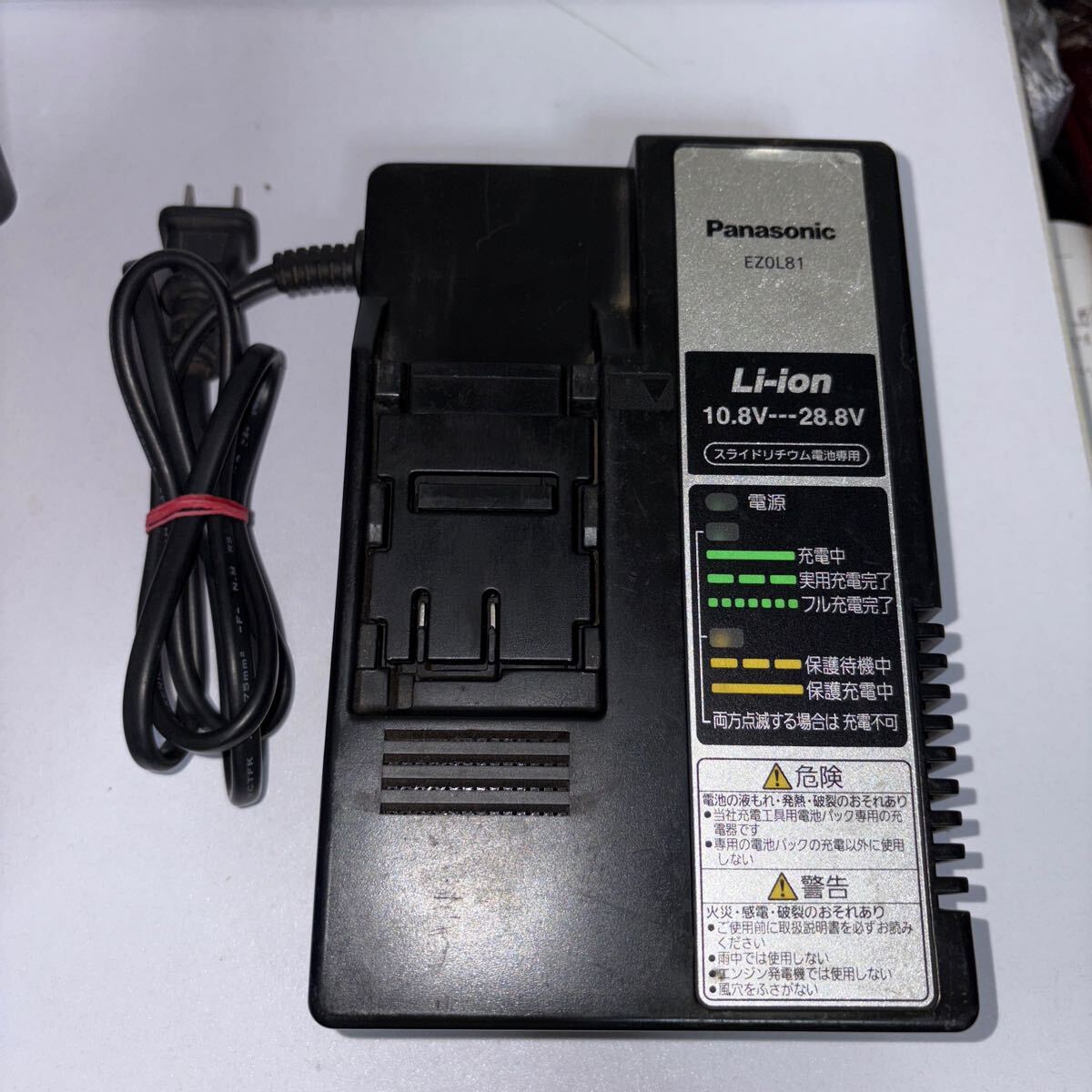 Panasonic/ Panasonic быстрое зарядное устройство EZ0L81 электризация OK корпус только б/у товар lithium ион аккумулятор для 10.8V-28.8V