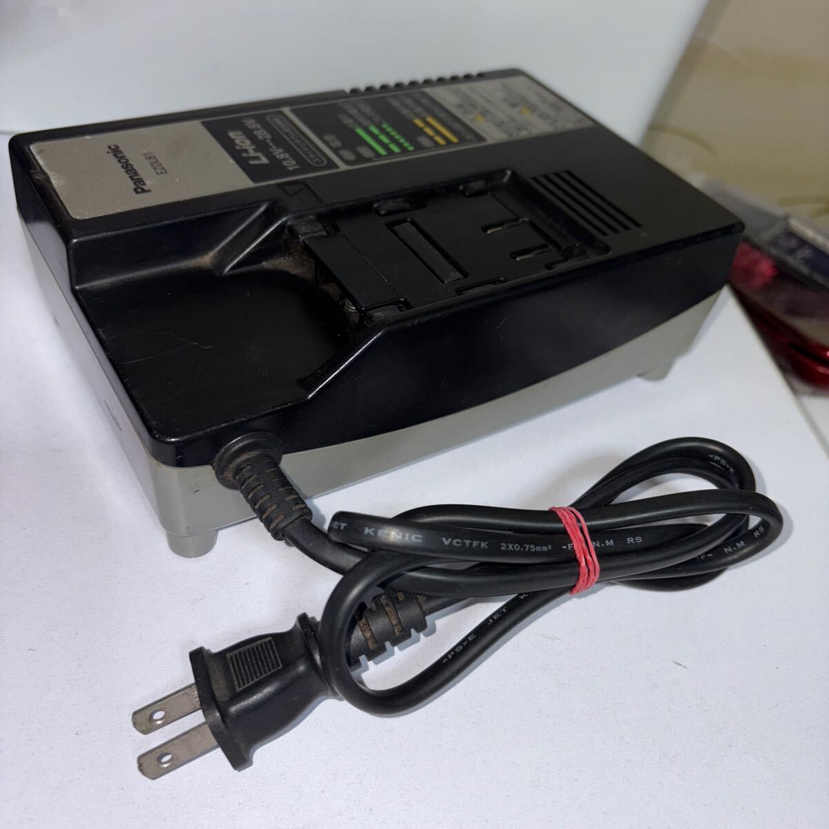 Panasonic/ Panasonic быстрое зарядное устройство EZ0L81 электризация OK корпус только б/у товар lithium ион аккумулятор для 10.8V-28.8V