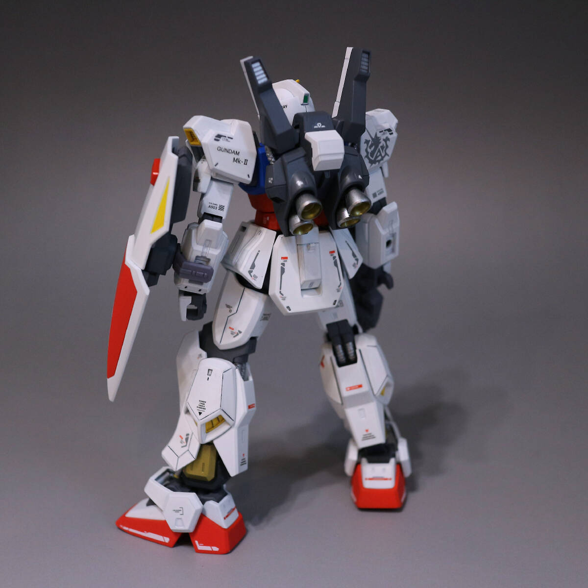 アムロ専用ガンダムMk.Ⅱ HGUC 1/144 HGUC 1/144 RX-178 アムロ専用ガンダムmk-Ⅱ 全塗装改造完成品