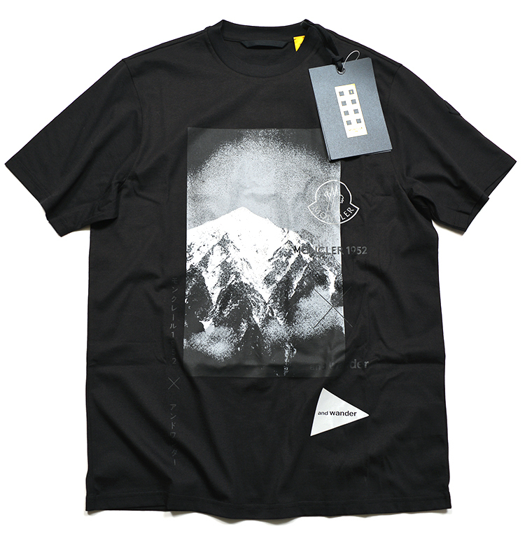 新品8萬 モンクレール ×アンドワンダー (M) (日本のLサイズ相當) マウンテンフォト Tシャツ (MONCLER×and wander) メンズ