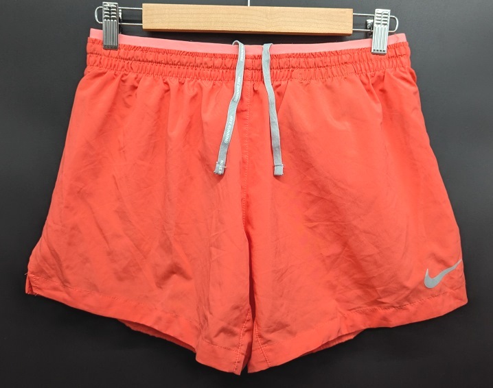 2194C 送料185円? 良品 NIKE ナイキ DRI-FIT 速干　レディース ピンク 反射 リフレクターロゴ RUN ランニング ショートパンツ Mサイズ