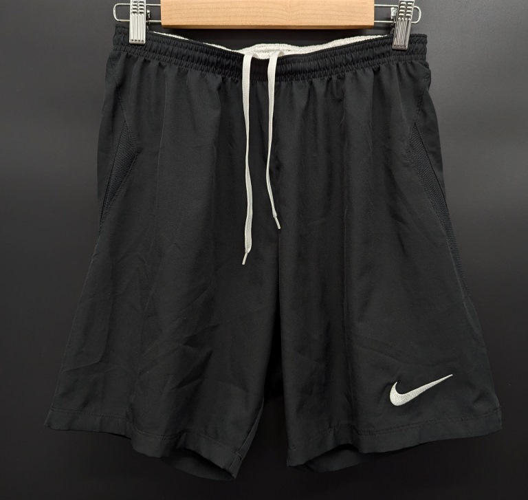 2307C 送料185円? NIKE ナイキ DRI-FIT 速干 メンズ 薄地生地 刺しゅう スウォッシュロゴ スポーツ ハーフパンツ ショートパンツ Mサイズ