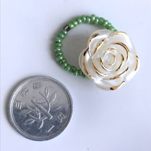 1円～　?　ハンドメイド　約7號　アクリルばらのリング　ホワイト
